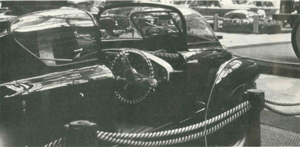 aerocarene 700 au salon de l automobile de Paris en 1946 vue 3/4 arriere